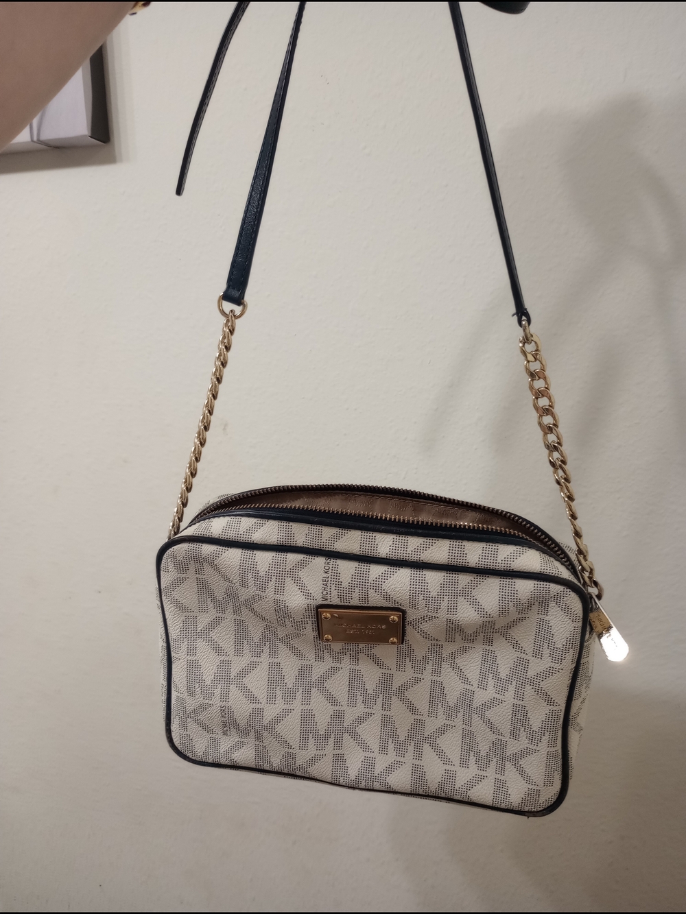 Michael Kors Cream and Gray Signature Crossbody - Picture 2 of 12